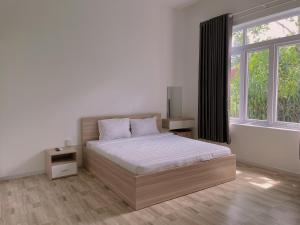 Postel nebo postele na pokoji v ubytování Homestay Tulip Garden Bảo Lộc
