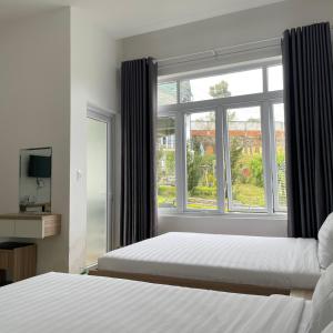 Postel nebo postele na pokoji v ubytování Homestay Tulip Garden Bảo Lộc
