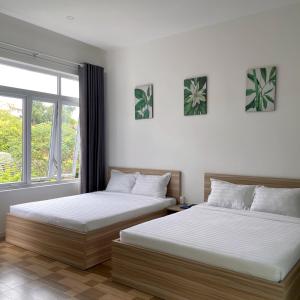 Postel nebo postele na pokoji v ubytování Homestay Tulip Garden Bảo Lộc
