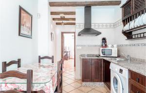 Cuina o zona de cuina de Awesome Apartment In Grazalema With Kitchenette