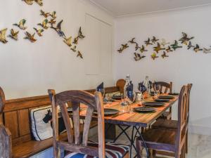 a dining room with a table with birds on the wall at Spencers in Ryde