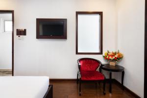 TV a/nebo společenská místnost v ubytování A&A Toronto Hotel