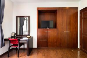 TV a/nebo společenská místnost v ubytování A&A Toronto Hotel