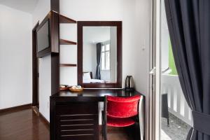 Kuchyň nebo kuchyňský kout v ubytování A&A Toronto Hotel
