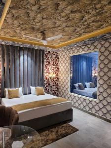 Säng eller sängar i ett rum på Bellazio Suites Hotel & Resort