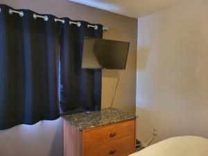 a tv on top of a dresser in a bedroom at 084A Cozy Retreat with Kitchen nr South Rim Sleeps 4 in Valle