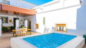 a pool in the backyard of a house at Vivienda Rural Pepe el del Aceite Trasmulas by Ruralidays in Granada