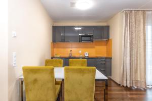 Kuchyňa alebo kuchynka v ubytovaní Hotel Residence Loren - contact & contactless check-in