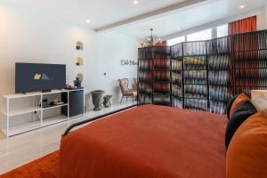 TV a/nebo společenská místnost v ubytování The Gems Mining Pool Villas Pattaya
