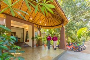two people standing on a porch of a house at Sterling Padam Pench in Khawāsa