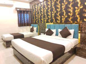 Katil atau katil-katil dalam bilik di Hotel Bhavya Residency