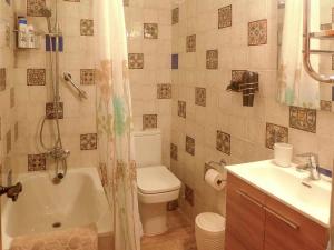 a bathroom with a tub and a toilet and a sink at Casa Rural Vely para 8 personas in Abándames +20 photos