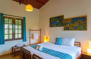 Letto o letti in una camera di StayVista at Firefly By The River with Breakfast