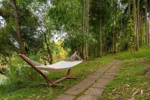 Giardino di StayVista at Firefly By The River with Breakfast