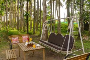 Giardino di StayVista at Firefly By The River with Breakfast