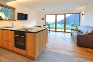 Kuchyňa alebo kuchynka v ubytovaní Sunnig Nature Apartments + 26 fotografií