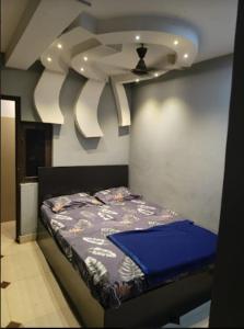 a bedroom with a bed and a ceiling at Hotel Quick Inn By WB Inn in Bangalore