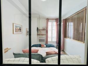 Postel nebo postele na pokoji v ubytování Joli Appartement à 15min des Champs Elysée