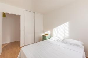 Ένα ή περισσότερα κρεβάτια σε δωμάτιο στο La Nuit en Rose - 3 chambres - Balcon