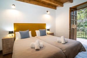 a bedroom with a large bed with two pillows at Casa Rural El Mantillo in Hermigua