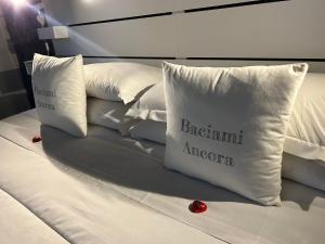 Cama ou camas em um quarto em B&B Baciami Ancora