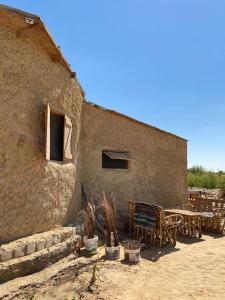 a building with chairs and a table and chairs at Hidden place in Siwa