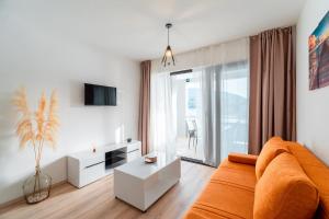 Apartments & Rooms Fisherman's Luck的电视和/或娱乐中心