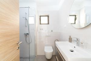 Apartments & Rooms Fisherman's Luck的一间浴室
