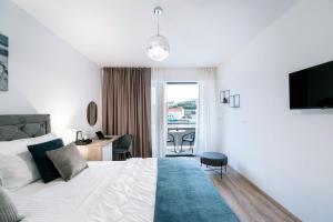 Apartments & Rooms Fisherman's Luck的电视和/或娱乐中心