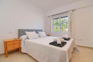 Bonito Apartamento en la Playa del Arenal de Javea tesisinde bir odada yatak veya yataklar