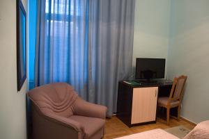 TV a/nebo společenská místnost v ubytování Pysanka Hotel