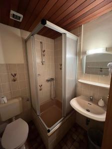 a bathroom with a shower and a toilet and a sink at Restaurant Yamas im Haus Waldesruh in Nettetal
