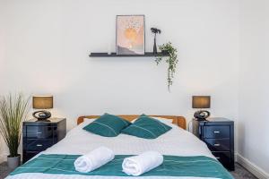 Łóżko lub łóżka w pokoju w obiekcie Stylish 3 Bedroom Central Property