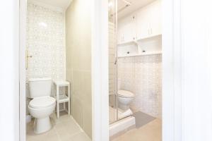 Kúpeľňa v ubytovaní Town center Apartment El Perello Valencia + 18 fotografií