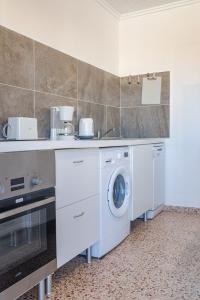 Kuchyňa alebo kuchynka v ubytovaní Town center Apartment El Perello Valencia