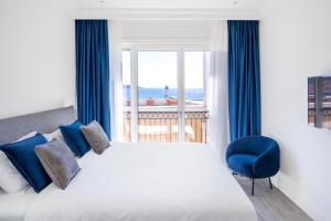 Cama ou camas em um quarto em Lustica Bay Vacation Homes