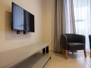 TV a/nebo společenská místnost v ubytování Primera Planta Punta Umbria 2 dormitorios junto al mar (1)