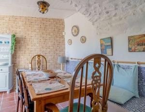Fotografie z fotogalerie ubytování Casa rural con jacuzzi y chimenea en paraje único - La Casa del Pino v destinaci Blanca