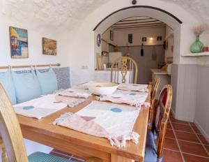 Fotografie z fotogalerie ubytování Casa rural con jacuzzi y chimenea en paraje único - La Casa del Pino v destinaci Blanca
