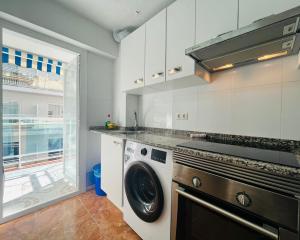 Kuchyň nebo kuchyňský kout v ubytování Apartamento Alaska acogedor y a 100metros de la playa + 3 fotografie
