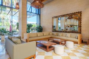 a living room with a couch and a table at Estival Islantilla in Islantilla