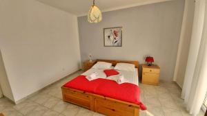 Postel nebo postele na pokoji v ubytování Apartments Mandalinic