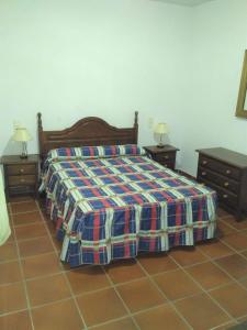 Un pat sau paturi într-o cameră la Magnífico chalet entre Sierra Nevada y Granada