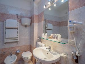 Ванная комната в Hotel Giò Wine e Jazz Area