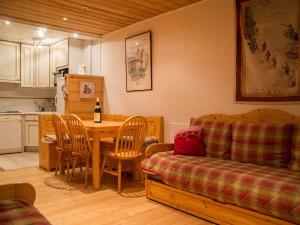 a living room with a table and a couch at Appartement Tignes, 3 pièces, 6 personnes - FR-1-480-22 in Tignes
