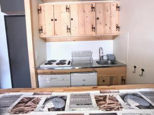 a small kitchen with a sink and a stove at Appartement Tignes, 2 pièces, 5 personnes - FR-1-480-46 in Tignes