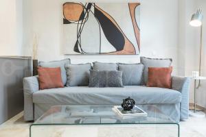 Posedenie v ubytovaní Lovely duplex with private parking near city center by REMS
