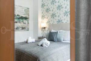 Posteľ alebo postele v izbe v ubytovaní Lovely duplex with private parking near city center by REMS