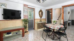 Televízia a/alebo spoločenská miestnosť v ubytovaní Casa Rural La Milla Verde Málaga - Campanillas by Ruralidays