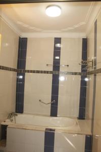 Een badkamer bij Terezina Guest House and Homes Pakwach